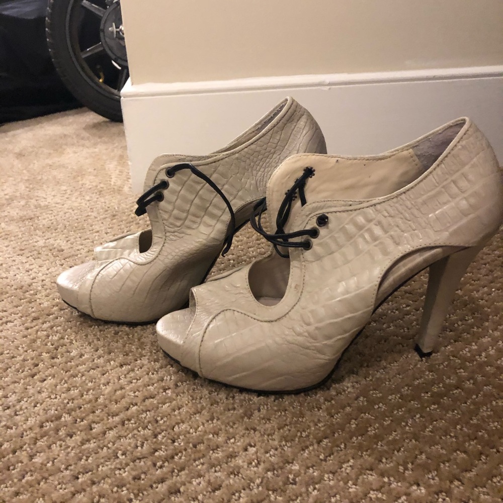 Heels - Picture 2 of 3